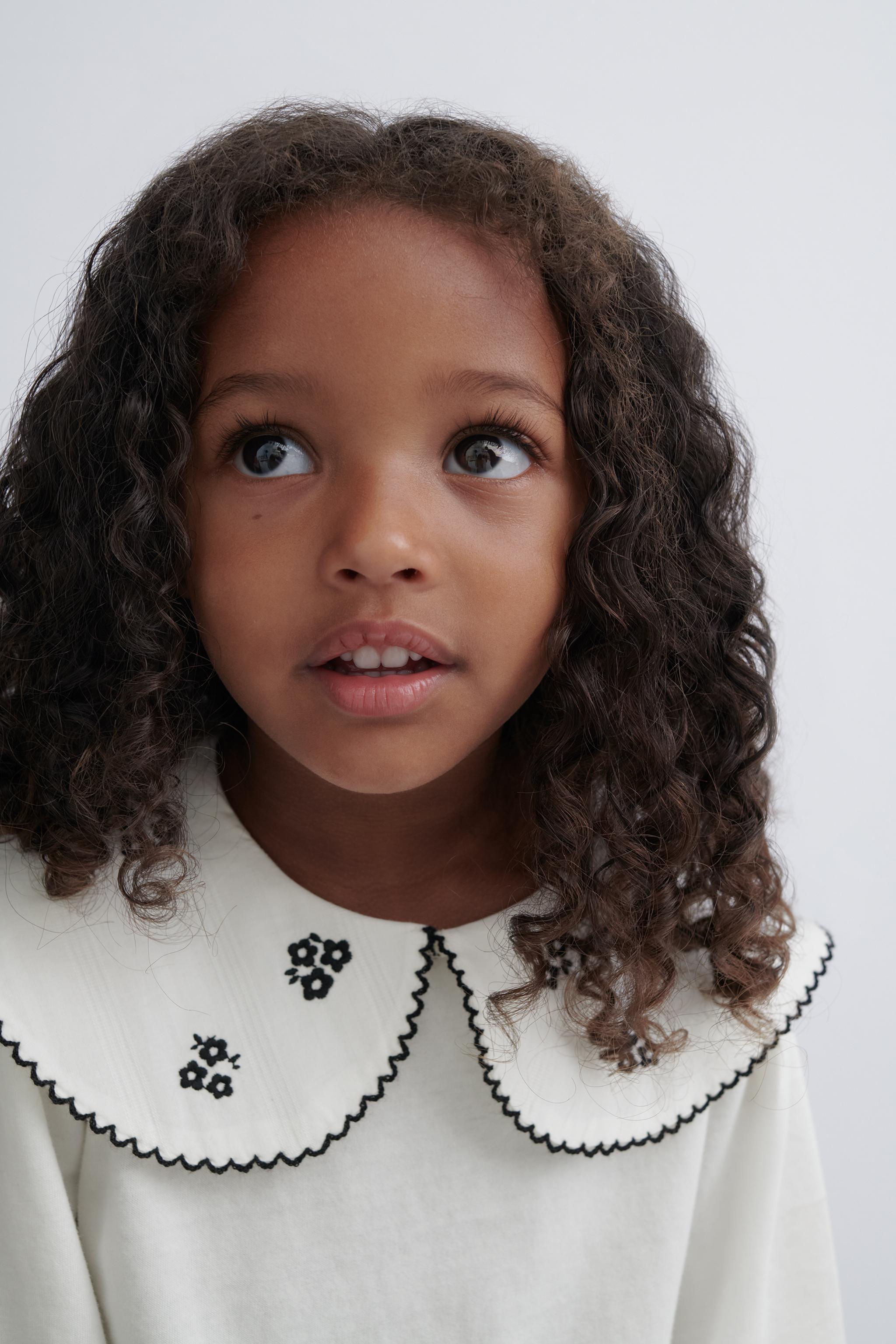 EMBROIDERED PETER PAN COLLAR T-SHIRT